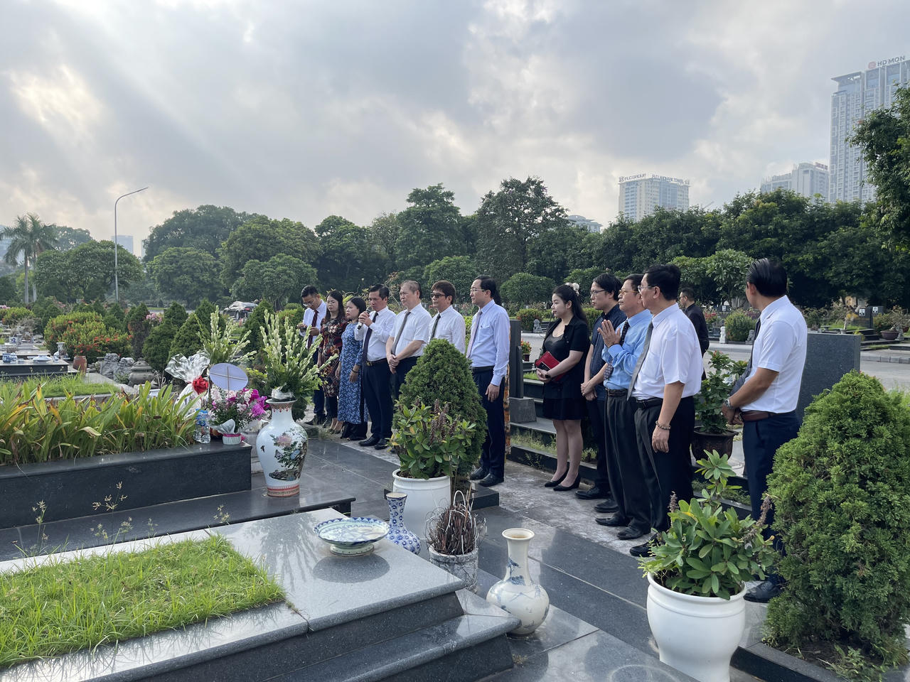 Lễ dâng hương tri ân Tiến sĩ - Luật sư Phan Văn Trường, Phan Anh và các anh hùng liệt sĩ