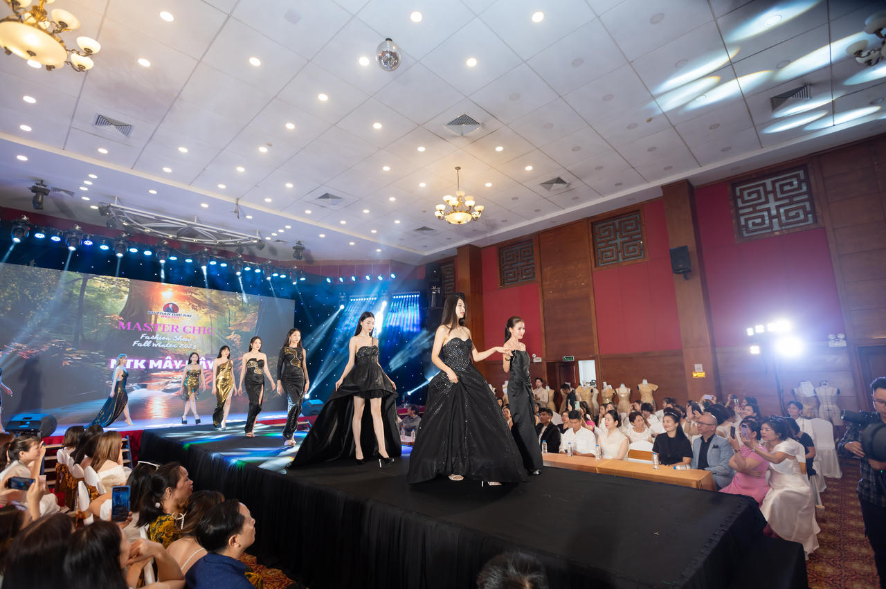 Việt Nam Tỏa Sáng - Tôn vinh người phụ nữ qua vẻ đẹp thời trang