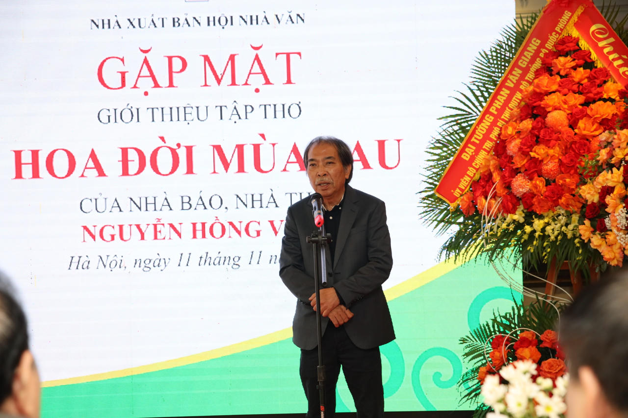  Tập thơ “Hoa đời mùa sau” của nhà thơ Nguyễn Hồng Vinh: Từ những chiêm nghiệm thiết thực 