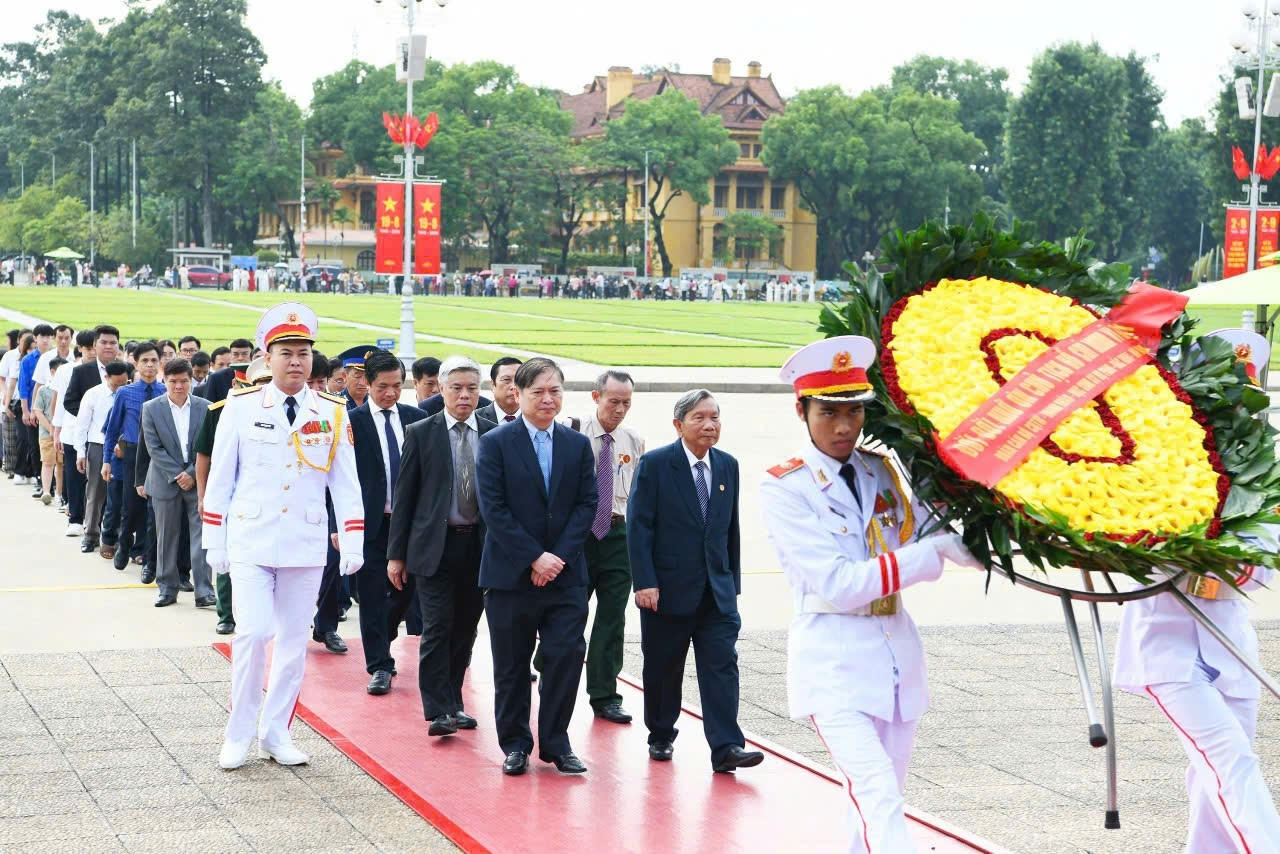 Lễ báo công dâng Bác tuyên dương học sinh tiêu biểu năm học 2024