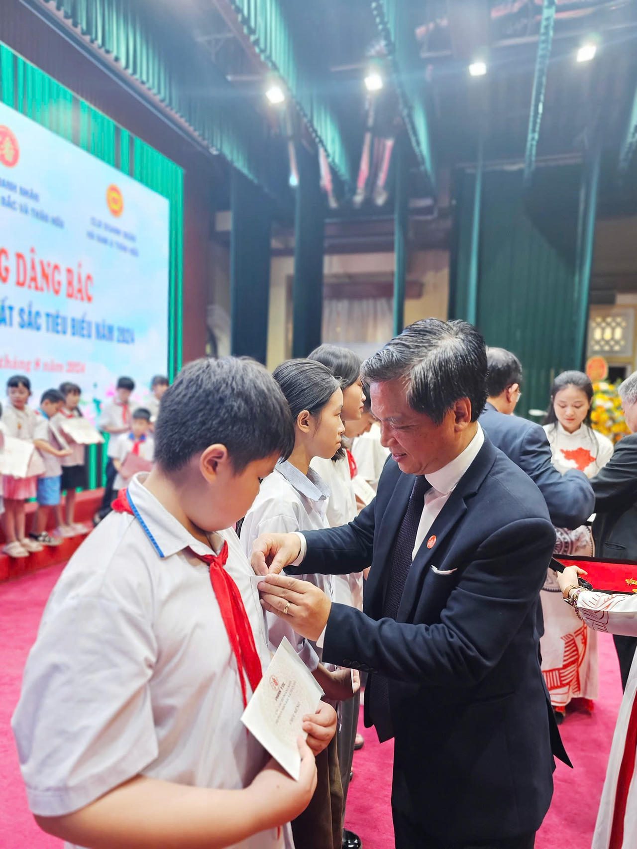 Lễ báo công dâng Bác tuyên dương học sinh tiêu biểu năm học 2024