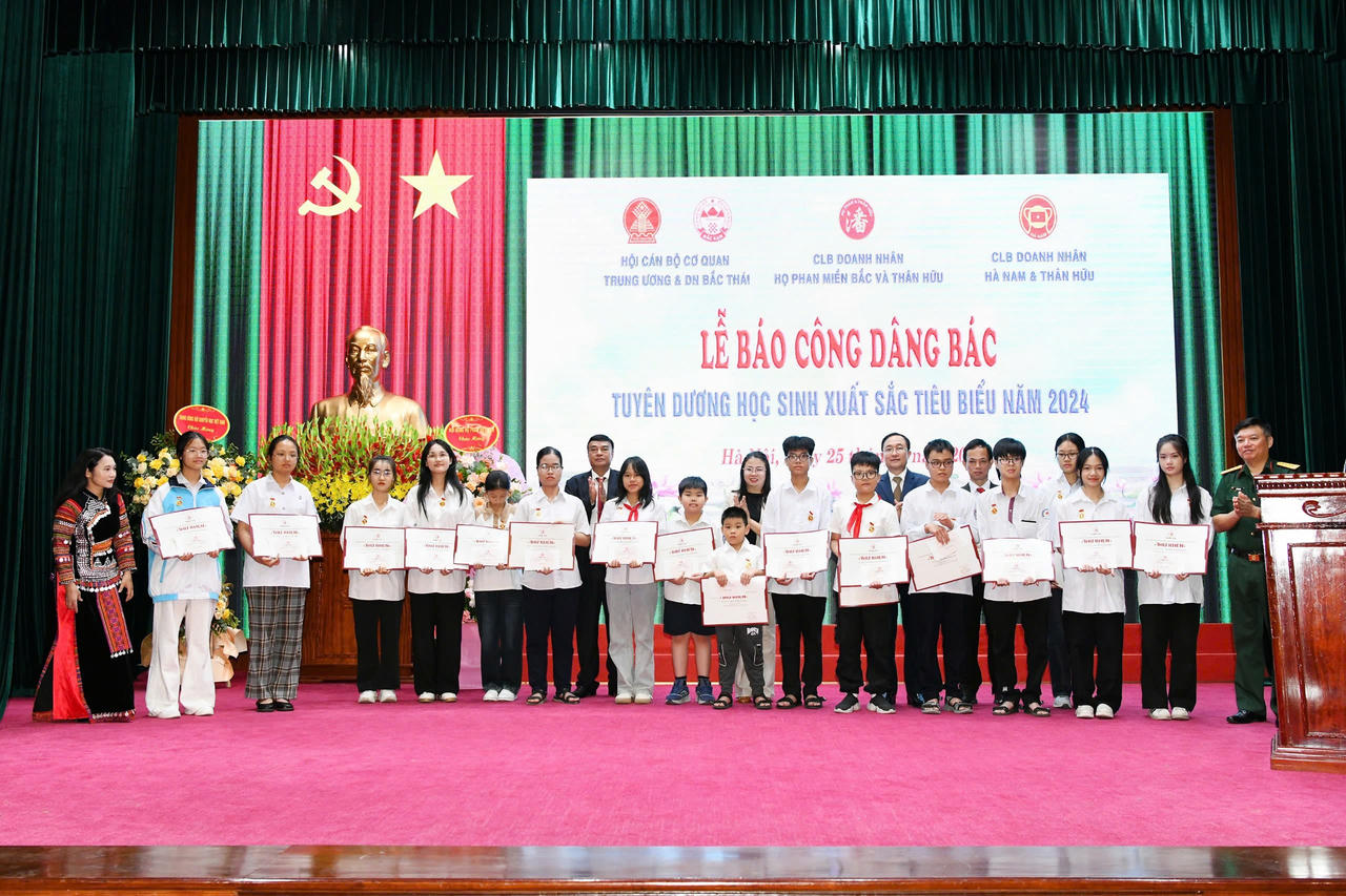 Lễ báo công dâng Bác tuyên dương học sinh tiêu biểu năm học 2024