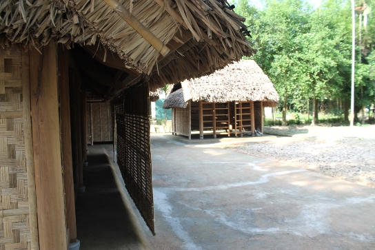 Phục dựng 3 căn nhà hàng xóm của thân phụ Bác Hồ