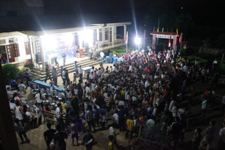 Ấm áp “Vầng trăng yêu thương” với trẻ em nghèo vùng biên