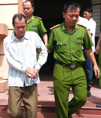 Máu ghen của bà vợ già làm lộ mặt  “dê cụ” U60 hiếp dâm trẻ em