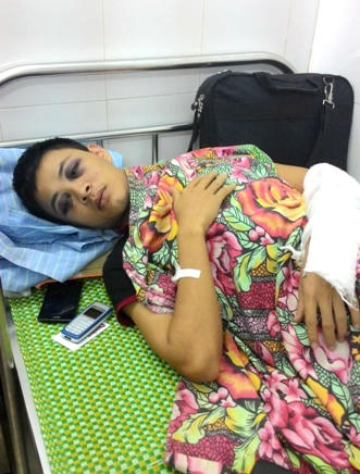 "Hỏi nhiều", y sỹ bị côn đồ đánh nhập viện