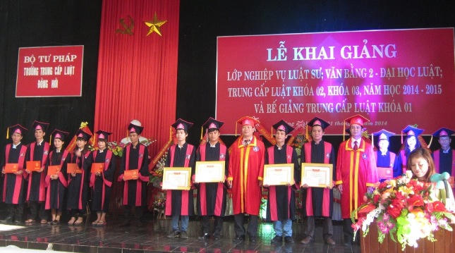 Trung cấp Luật  Đồng Hới khai giảng năm học mới, mở lớp nghiệp vụ Luật sư đầu tiên 