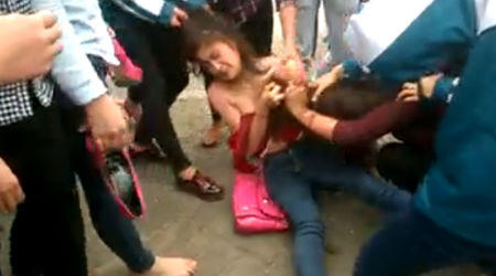 “Họ không giống nữ sinh mà giống giang hồ hơn“