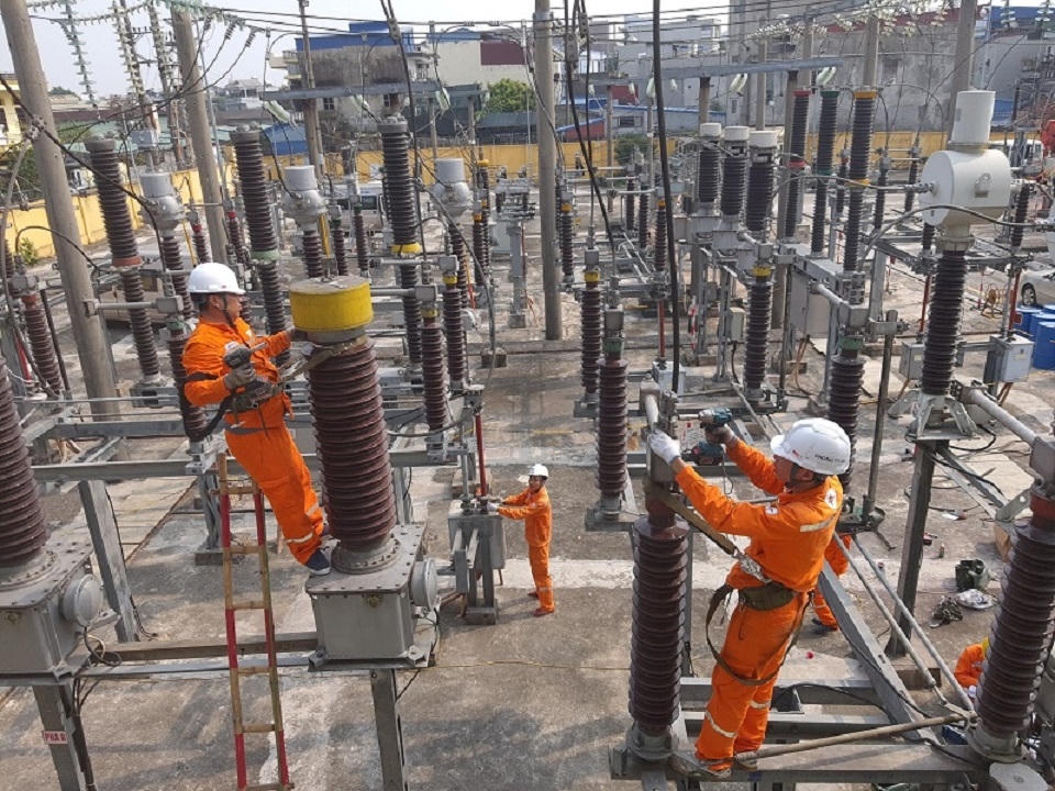 Điện lực Nam Định nâng cao năng lực truyền tải điện - đảm bảo cấp điện mùa nắng nóng