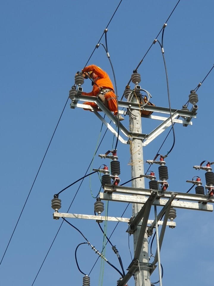 Điện lực Nam Định tập trung nguồn lực nâng cấp lưới điện tại huyện Ý Yên
