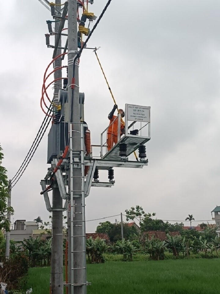 Điện lực Nam Định tập trung nguồn lực nâng cấp lưới điện tại huyện Ý Yên