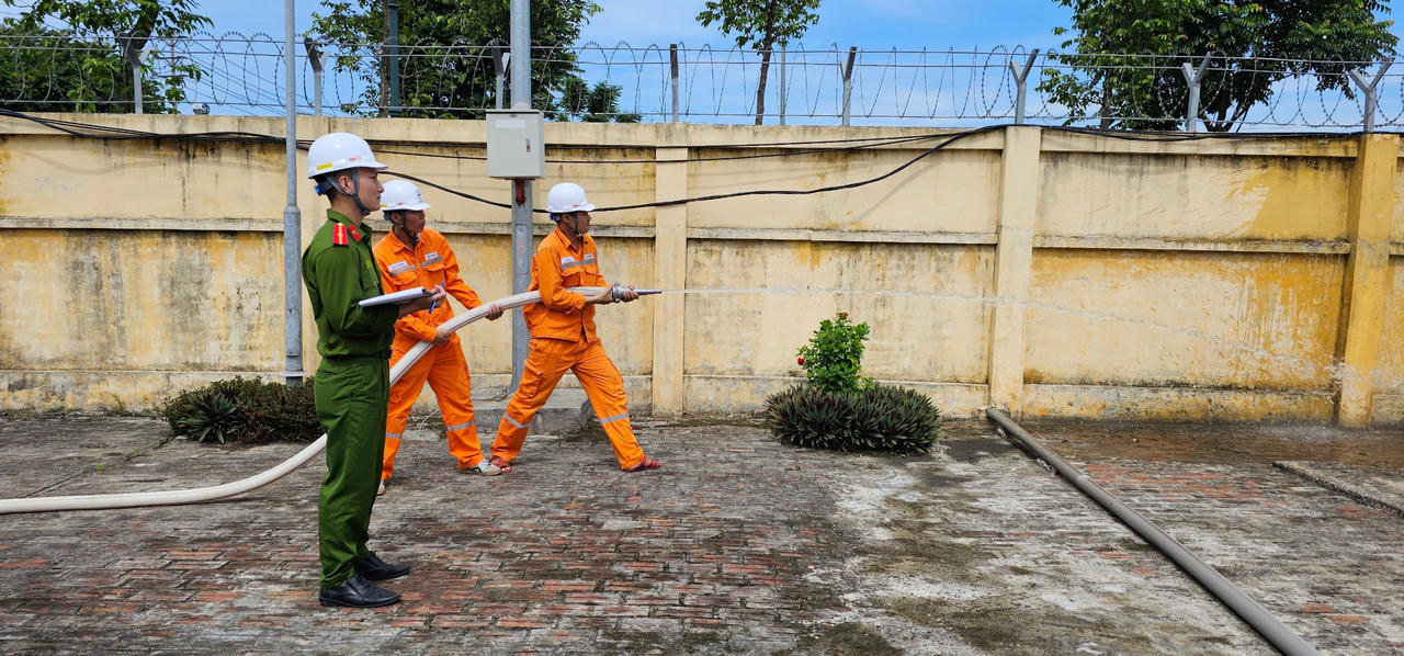 Điện lực Nam Định nâng cao ý thức trách nhiệm và thực thi tốt các quy định về PCCC