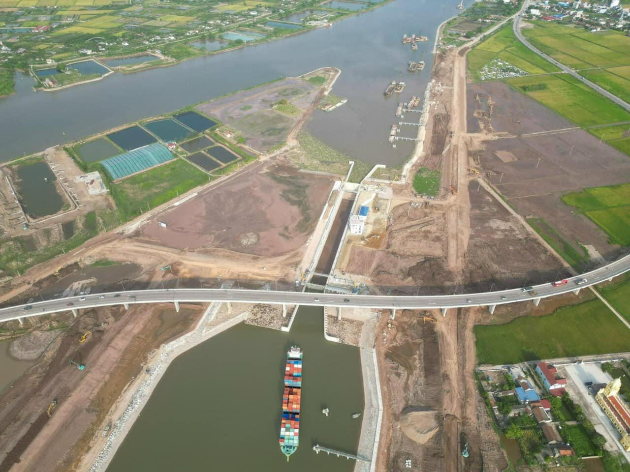 Đưa Kênh và Âu tàu Nghĩa Hưng vào sử dụng