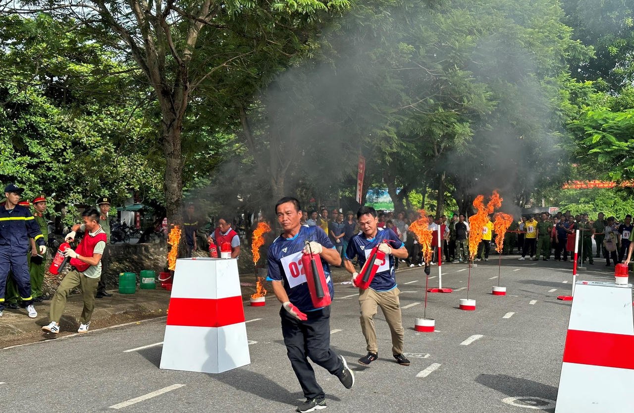 Huyện Ý Yên tổ chức Hội thao kỹ thuật nghiệp vụ chữa cháy và cứu nạn, cứu hộ