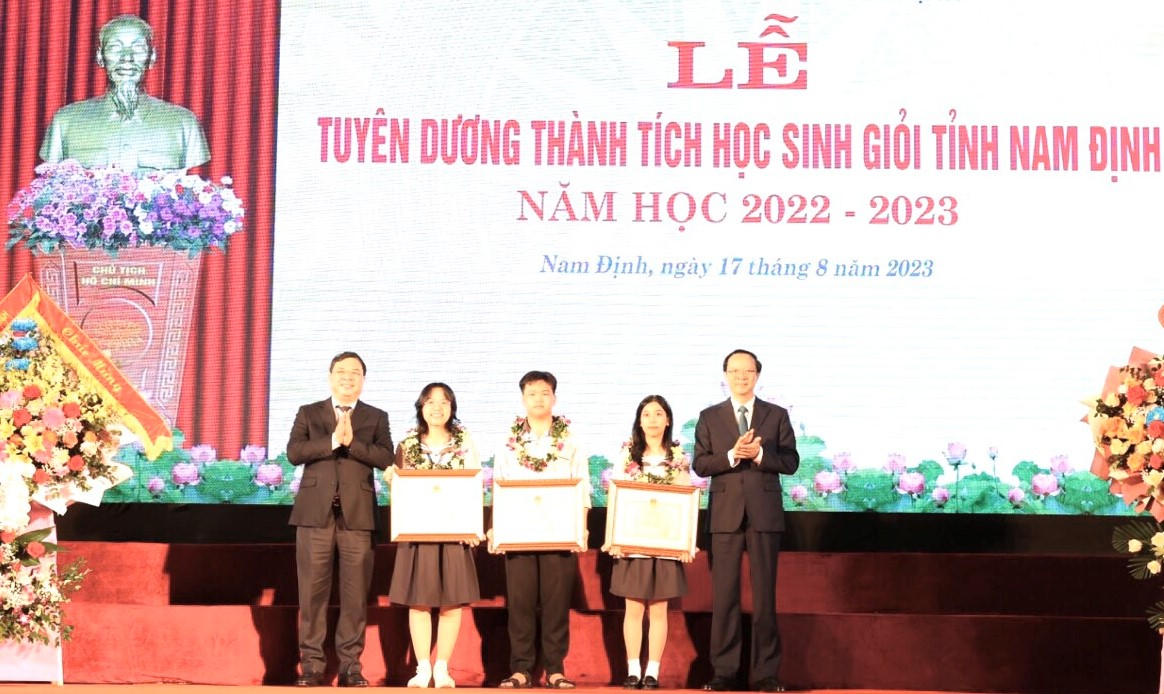 Tuyên dương học sinh giỏi tỉnh Nam Định