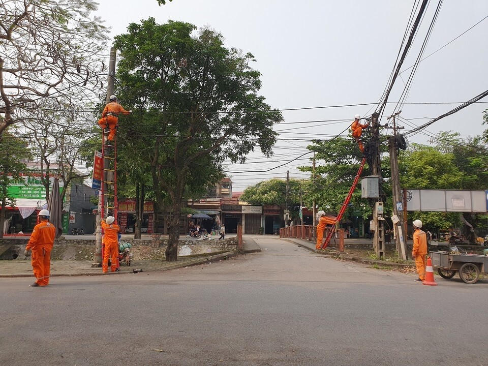 Điện lực huyện Ý Yên chú trọng phục vụ khách hàng dịp Quốc khánh 2/9