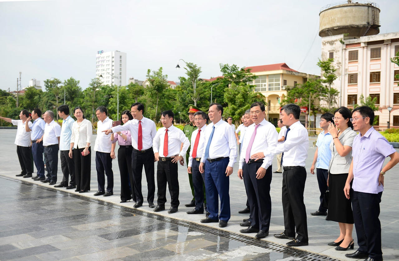 Quảng trường Hòa Bình (TP Nam Định) được đưa vào sử dụng