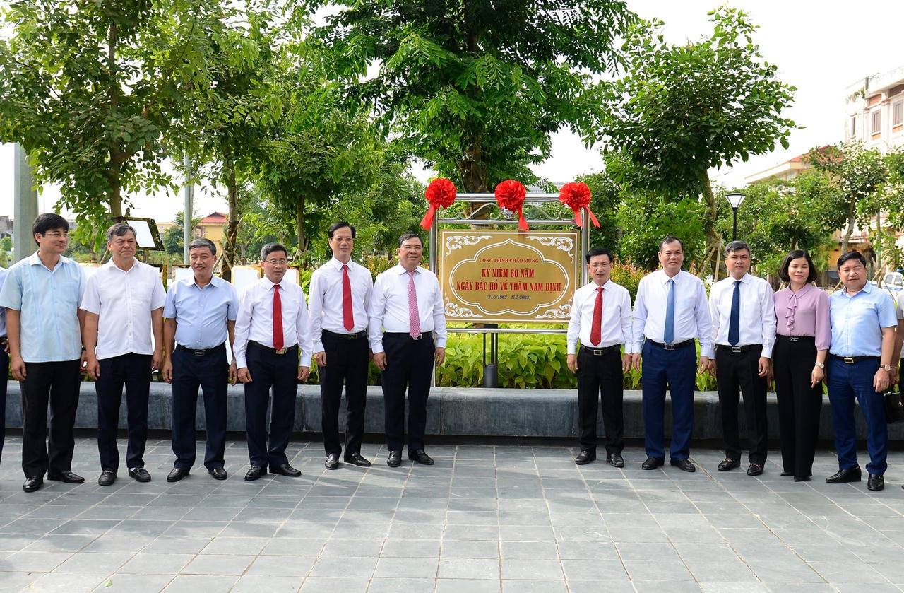 Quảng trường Hòa Bình (TP Nam Định) được đưa vào sử dụng