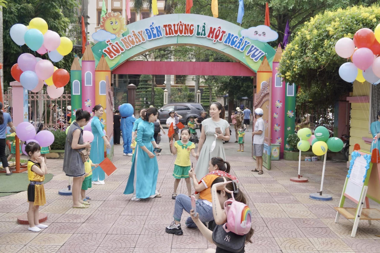 Tưng bừng khai giảng năm học mới trên mọi miền đất nước