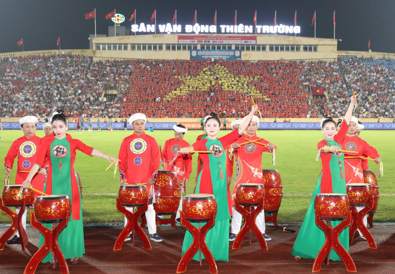 16.800 CĐV đến sân Thiên Trường cổ vũ cho đội tuyển Việt Nam gặp Palestine