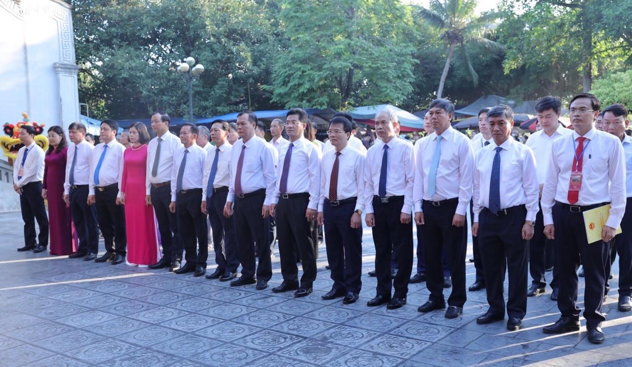 Dâng hương tưởng niệm 723 năm ngày hóa Đức Thánh Trần