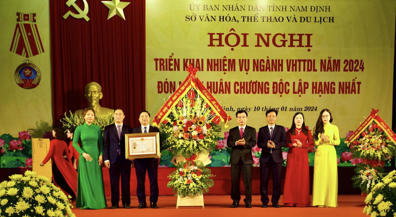 Sở Văn hóa Thể thao và Du lịch Nam Định đón nhận huân chương độc lập hạng nhất
