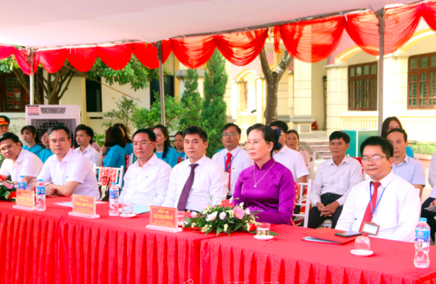 Không khí háo hức chào đón năm học mới tại khắp các tỉnh thành cả nước