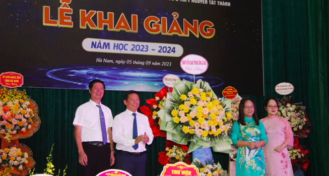 Không khí háo hức chào đón năm học mới tại khắp các tỉnh thành cả nước