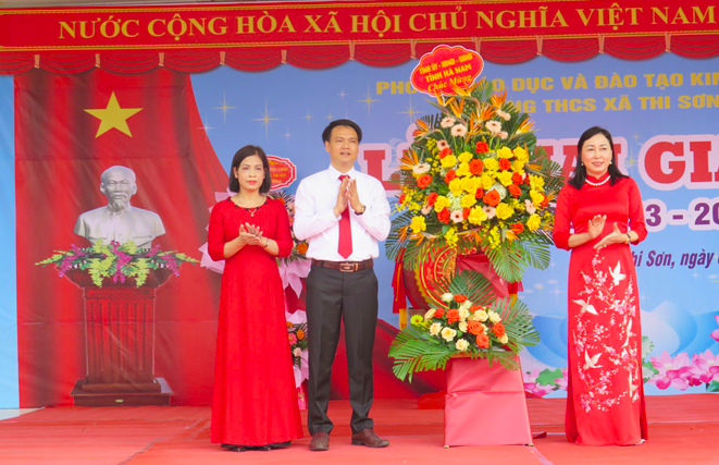 Không khí háo hức chào đón năm học mới tại khắp các tỉnh thành cả nước