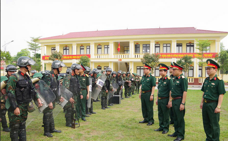Bộ Quốc phòng kiểm tra công tác sẵn sàng chiến đấu tại Bộ CHQS tỉnh Hà Nam