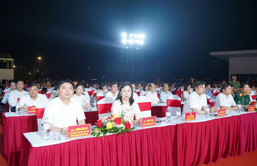 Chương trình nghệ thuật 'Tự hào chiến sỹ Công an Hà Nam'