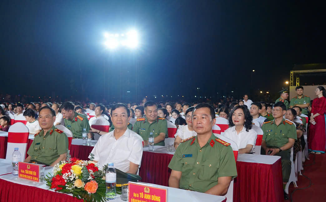 Chương trình nghệ thuật 'Tự hào chiến sỹ Công an Hà Nam'