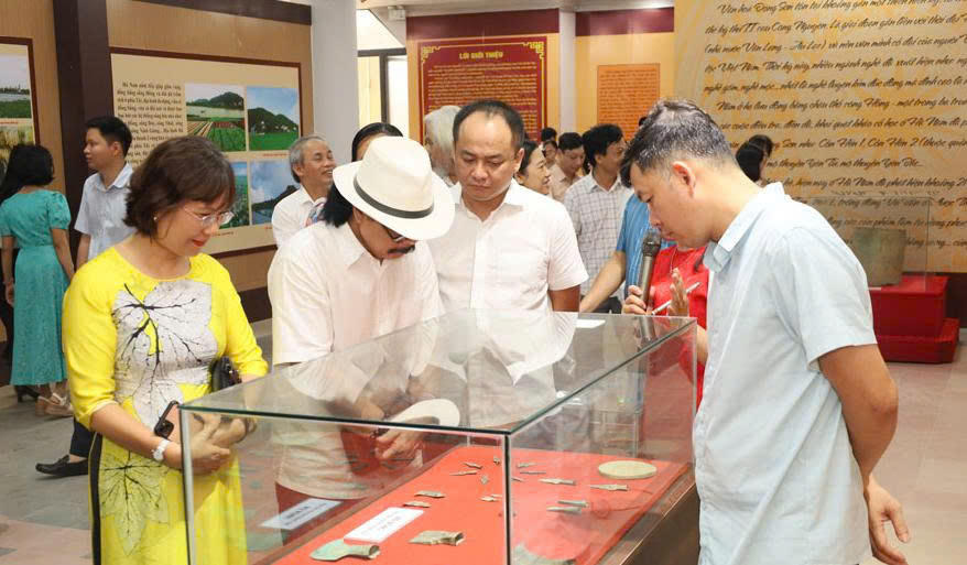 Hà Nam khai mạc trưng bày chuyên đề về lịch sử, cổ vật và 100 năm Báo chí Cách mạng Việt Nam