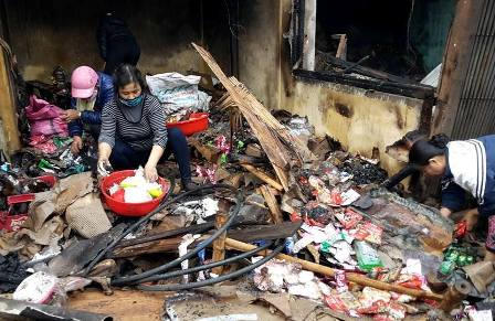 Chợ Ba Đồn bốc cháy, 23 gian hàng bị thiêu rụi hoàn toàn