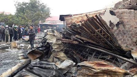 Chợ Ba Đồn bốc cháy, 23 gian hàng bị thiêu rụi hoàn toàn