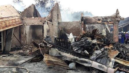 Chợ Ba Đồn bốc cháy, 23 gian hàng bị thiêu rụi hoàn toàn