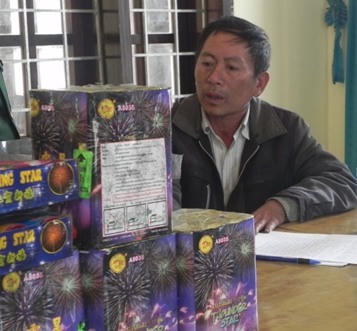 Bắt hơn 1.000 quả pháo lậu hình trụ vận chuyển từ Lào về Việt Nam