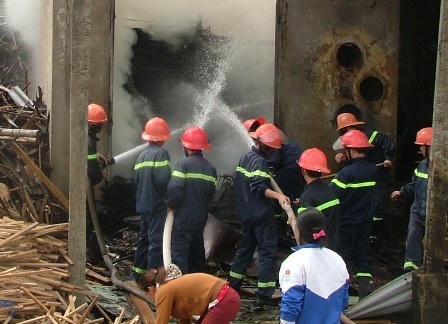 Quảng Bình: Cháy lớn tại xí nghiệp sản xuất thiết bị giáo dục