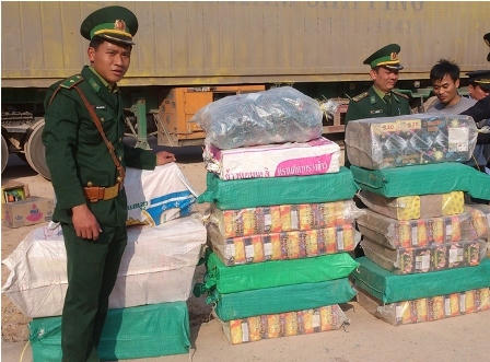 Biên phòng Quảng Bình bắt vụ vận chuyển pháo lậu cực lớn