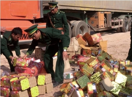 Biên phòng Quảng Bình bắt vụ vận chuyển pháo lậu cực lớn