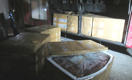  Quảng Bình bắt giữ xe khách ngăn chuồng chở… cừu, dê