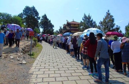 Trong 3 ngày, hơn 1 vạn người đã đến viếng mộ Đại tướng 