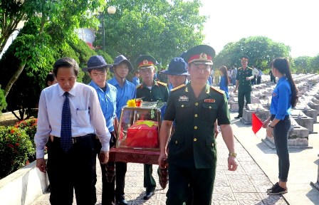 Đón các anh về yên nghỉ trong lòng đất mẹ