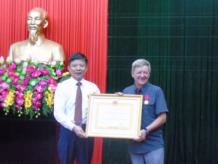 Chủ tịch nước vinh danh hai “người hùng hang động”