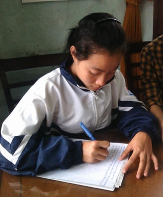 Nữ sinh đốt hàng loạt cột rơm để trả thù kỳ thị