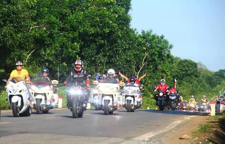 Hàng trăm “siêu” mô tô ba miền hội tụ về “đất lửa” 