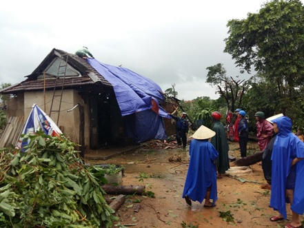 Lốc xoáy kinh hoàng quần nát quê nghèo