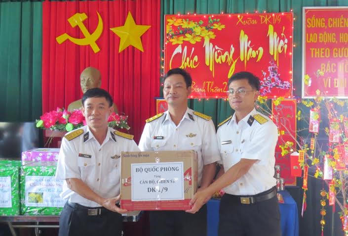 Tết sớm trên cụm nhà giàn tiền tiêu của Tổ quốc