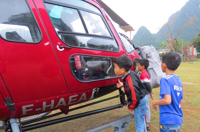 Cận cảnh trực thăng quay phim từ trên không cho “bom tấn” King Kong