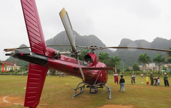 Cận cảnh trực thăng quay phim từ trên không cho “bom tấn” King Kong